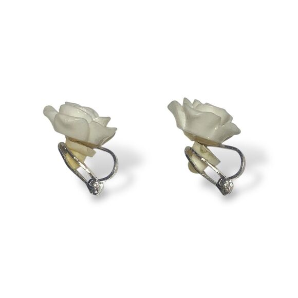 Vintage White Rose Clip On Earrings Carved Floral Angel Skin Coral Style Jewelry - Picture 3 of 10